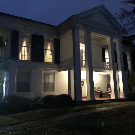 The Montgomery B&B Старквил Екстериор снимка