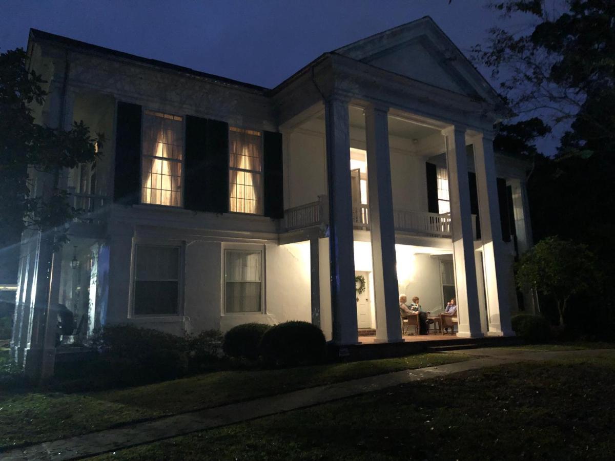 The Montgomery B&B Старквил Екстериор снимка