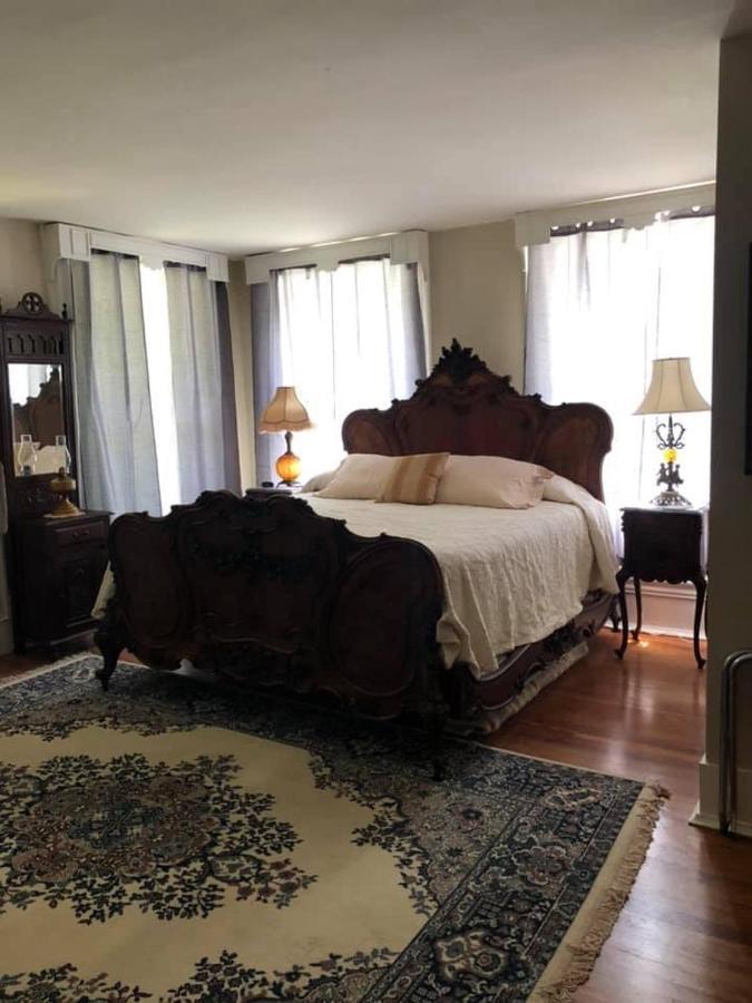 The Montgomery B&B Старквил Екстериор снимка