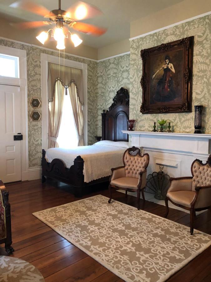 The Montgomery B&B Старквил Екстериор снимка