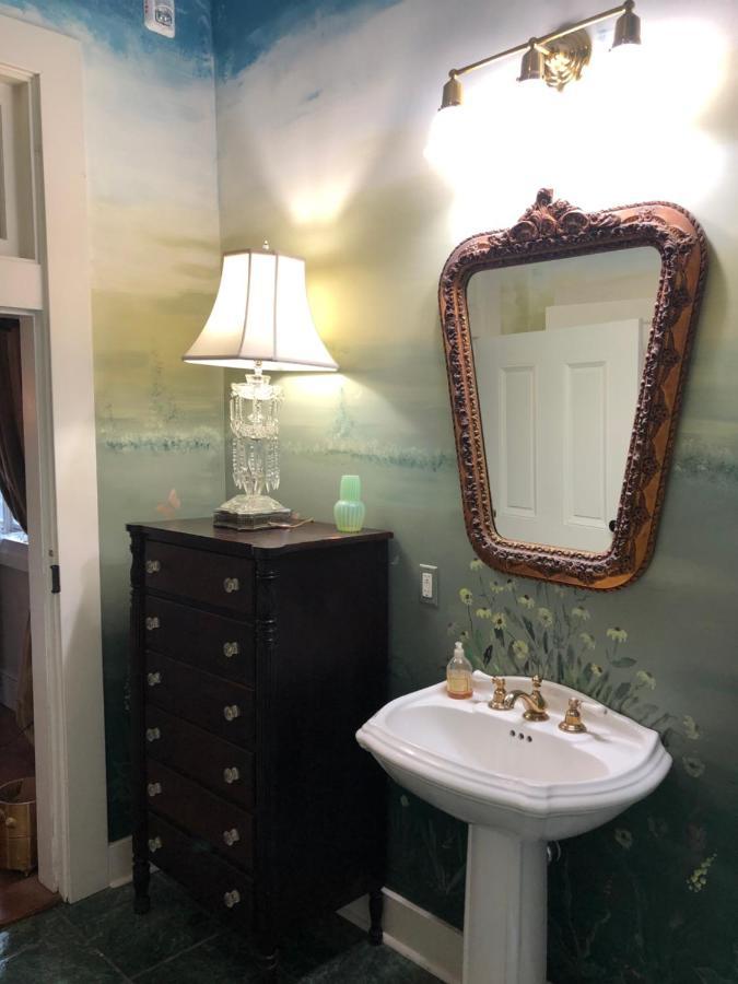 The Montgomery B&B Старквил Екстериор снимка