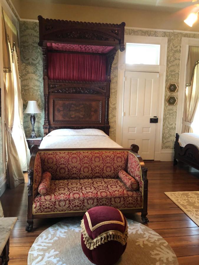 The Montgomery B&B Старквил Екстериор снимка