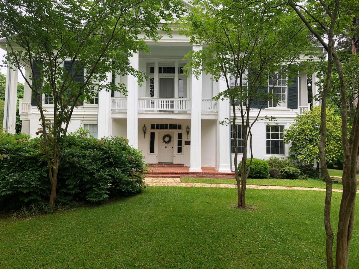 The Montgomery B&B Старквил Екстериор снимка