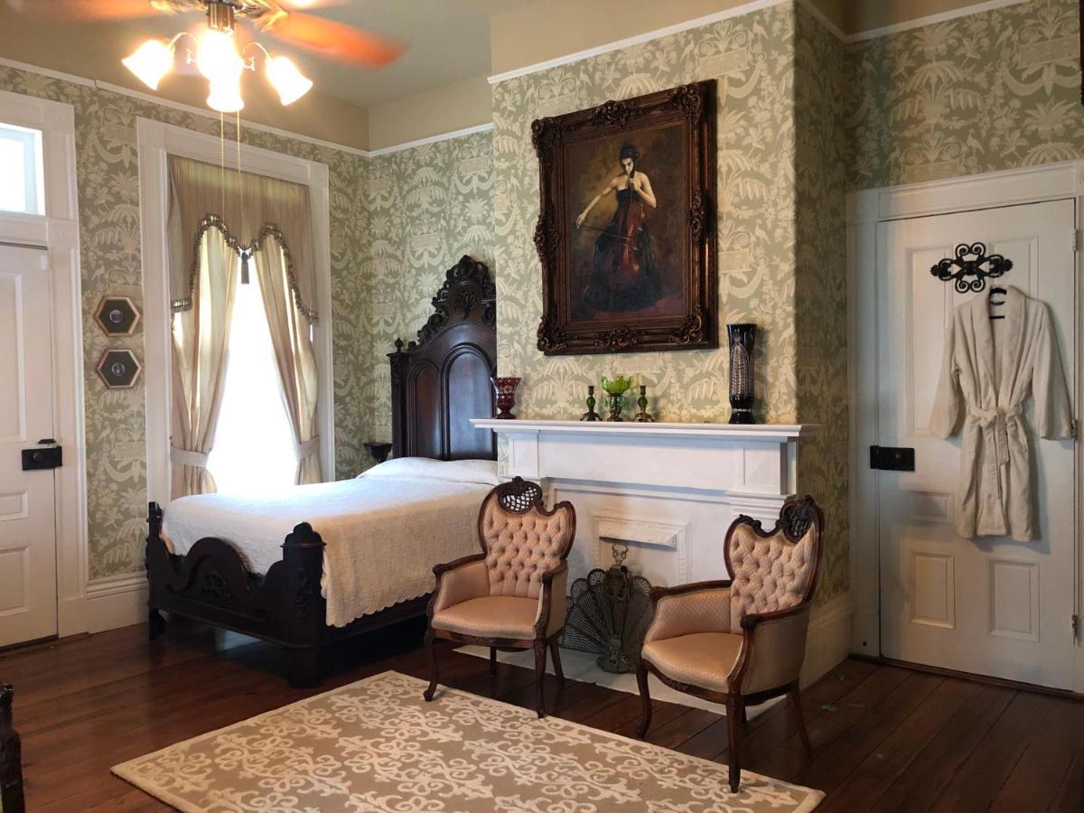 The Montgomery B&B Старквил Екстериор снимка