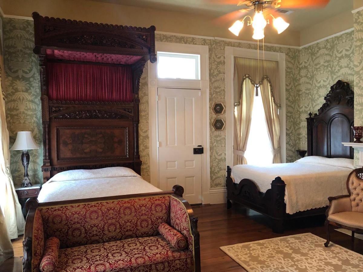 The Montgomery B&B Старквил Екстериор снимка