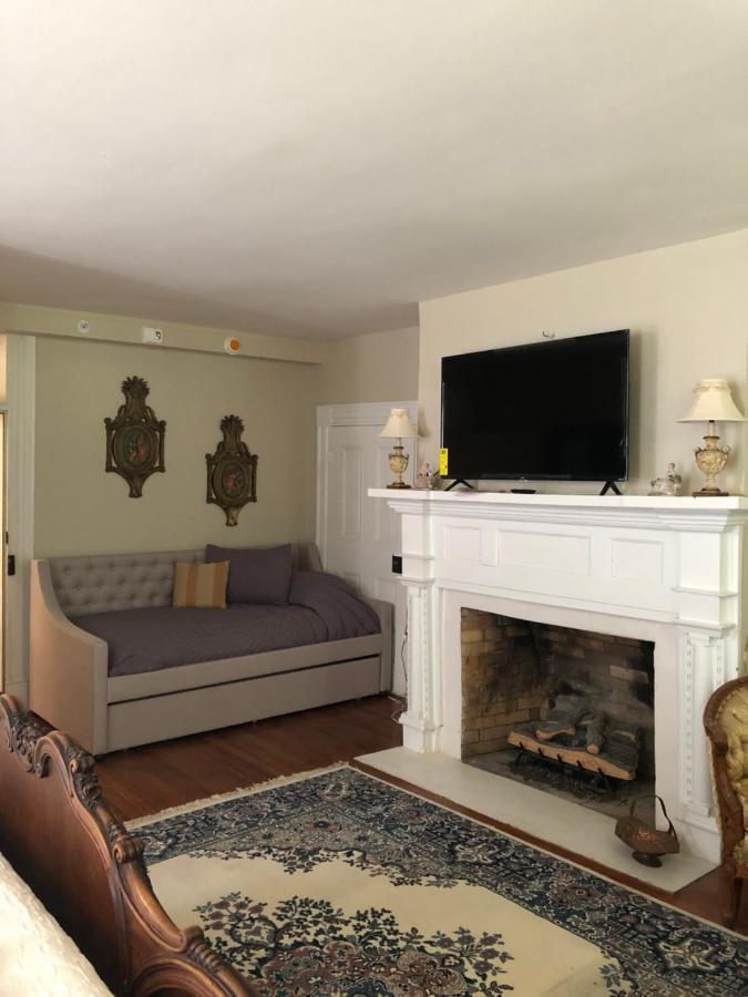 The Montgomery B&B Старквил Екстериор снимка