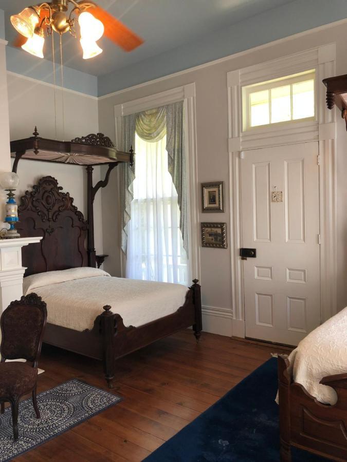 The Montgomery B&B Старквил Екстериор снимка